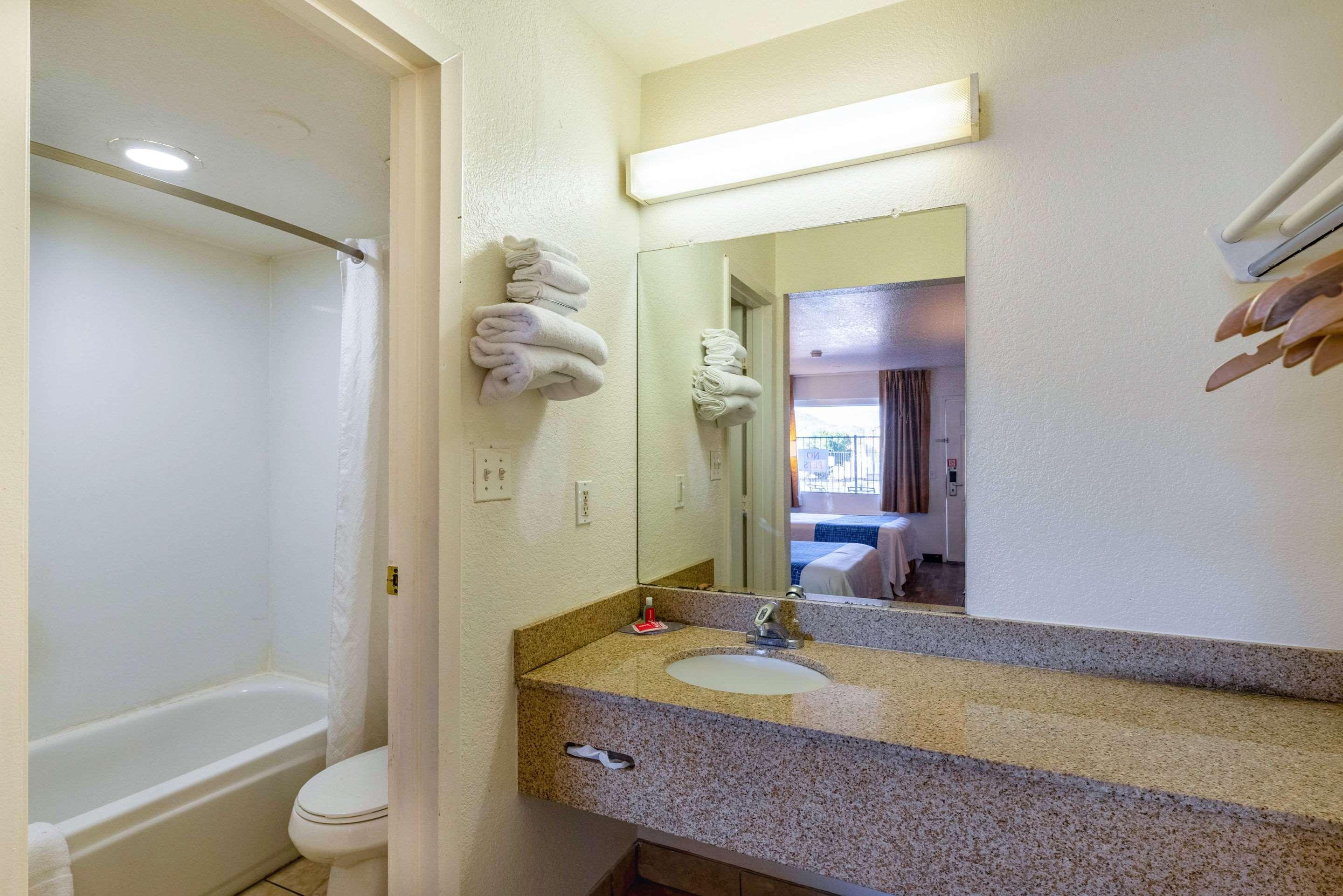Econo Lodge Phoenix North I-17 Εξωτερικό φωτογραφία