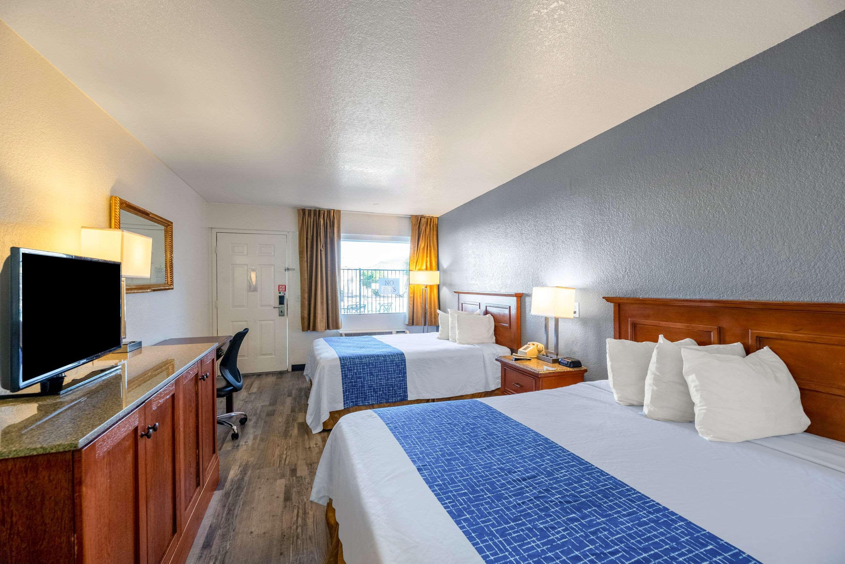 Econo Lodge Phoenix North I-17 Εξωτερικό φωτογραφία